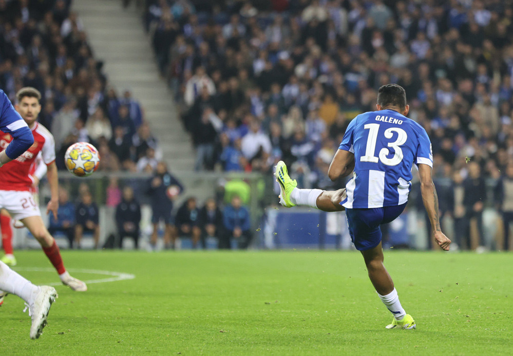 Arsenal thua Porto vì siêu phẩm phút bù giờ Arsenal Porto.jpg