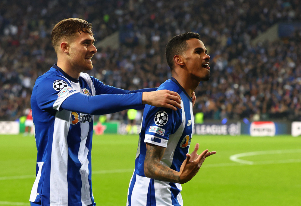 Arsenal thua Porto vì siêu phẩm phút bù giờ Arsenal Porto.jpg