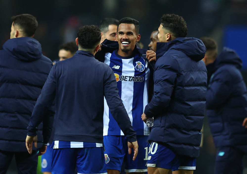 Arsenal thua Porto vì siêu phẩm phút bù giờ Arsenal Porto.jpg
