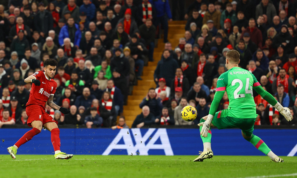 Ngược dòng thắng 4-1, Liverpool chễm chệ trên đỉnh bảng Liverpool.jpg