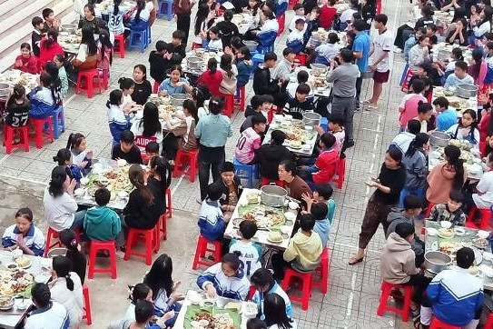 Loạt trường học vi phạm trong tổ chức bữa ăn cho học sinh
