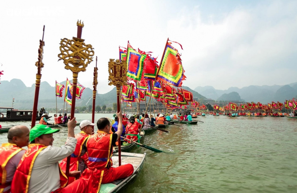 tam chuc pagoda festival opens with unique water procession ceremony picture 4