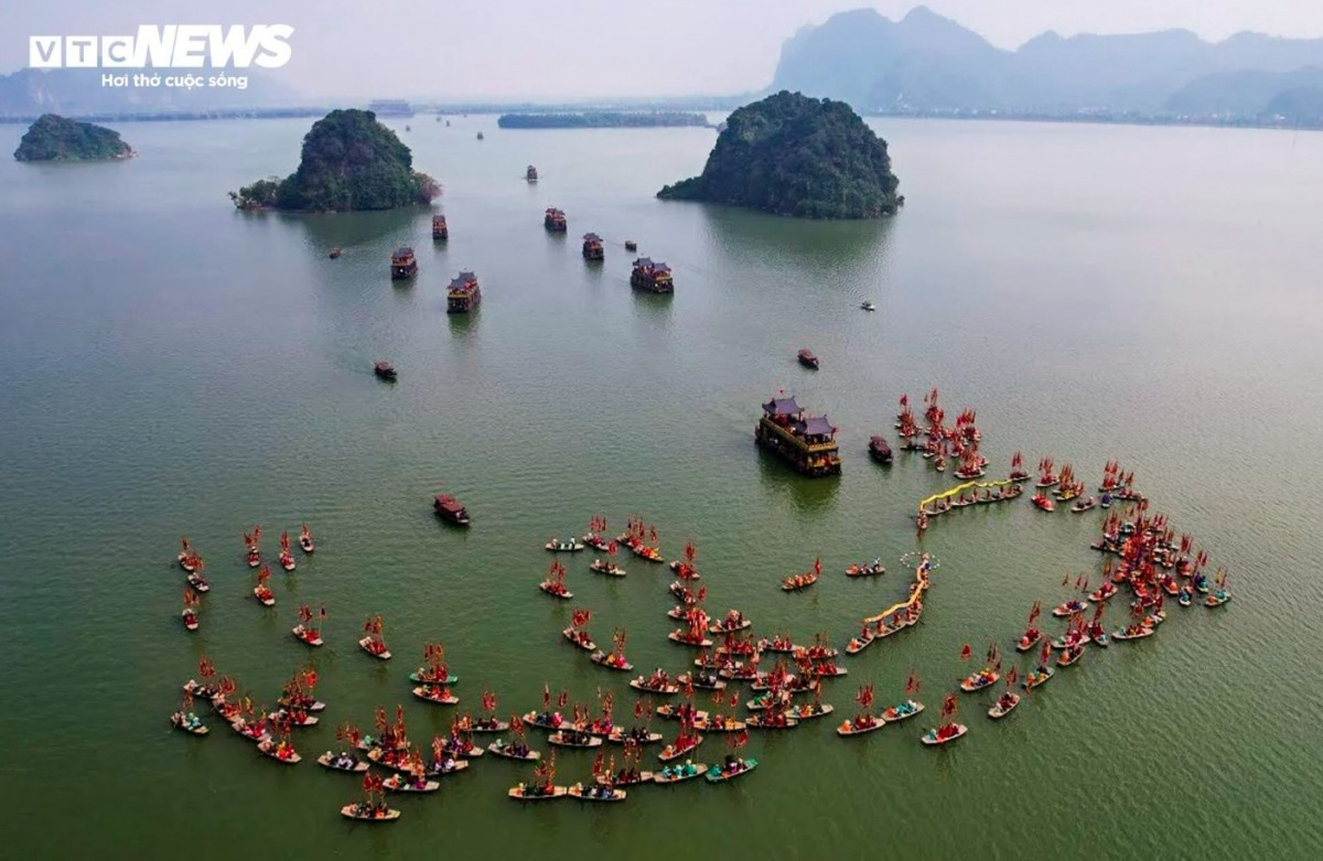 tam chuc pagoda festival opens with unique water procession ceremony picture 5