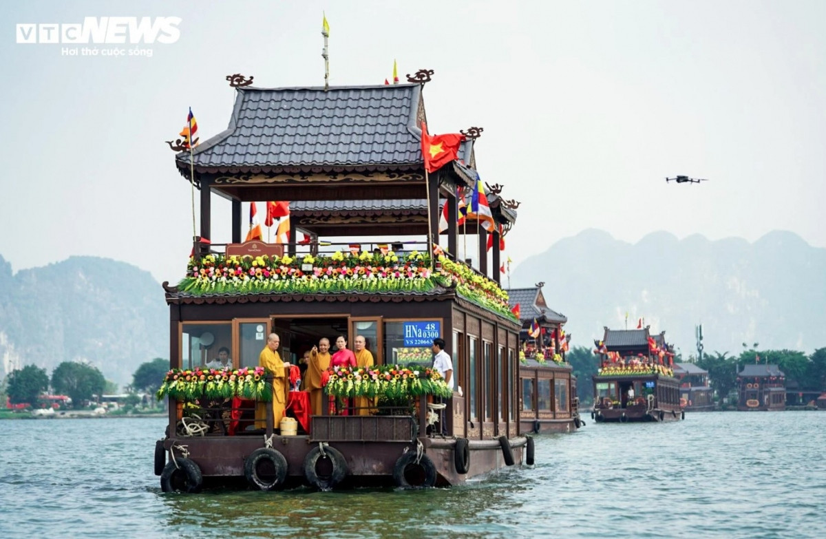 tam chuc pagoda festival opens with unique water procession ceremony picture 6