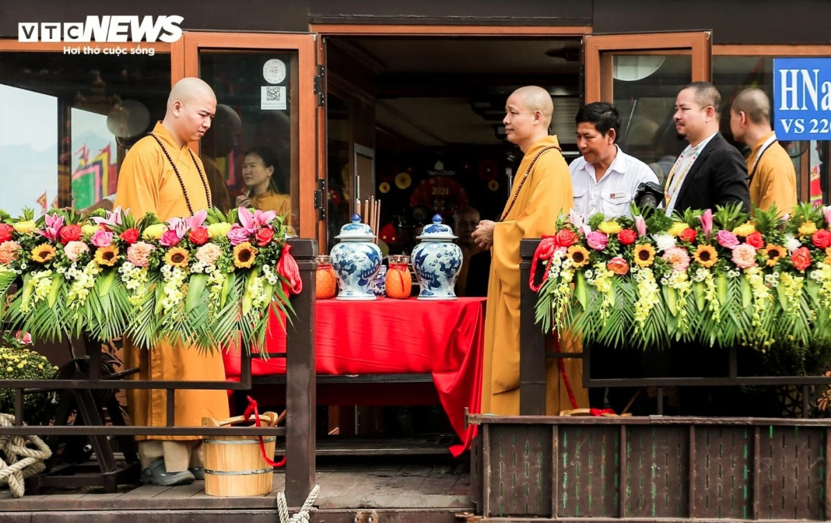 tam chuc pagoda festival opens with unique water procession ceremony picture 7