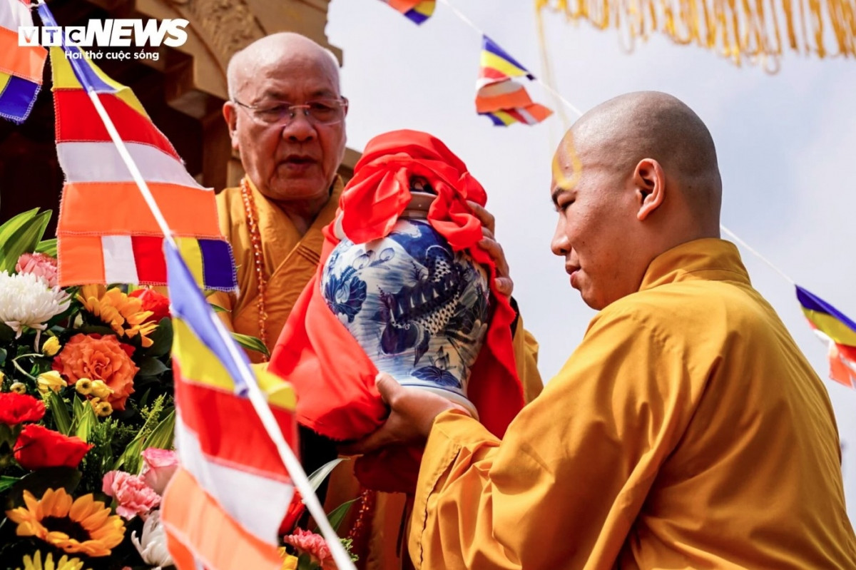 tam chuc pagoda festival opens with unique water procession ceremony picture 8