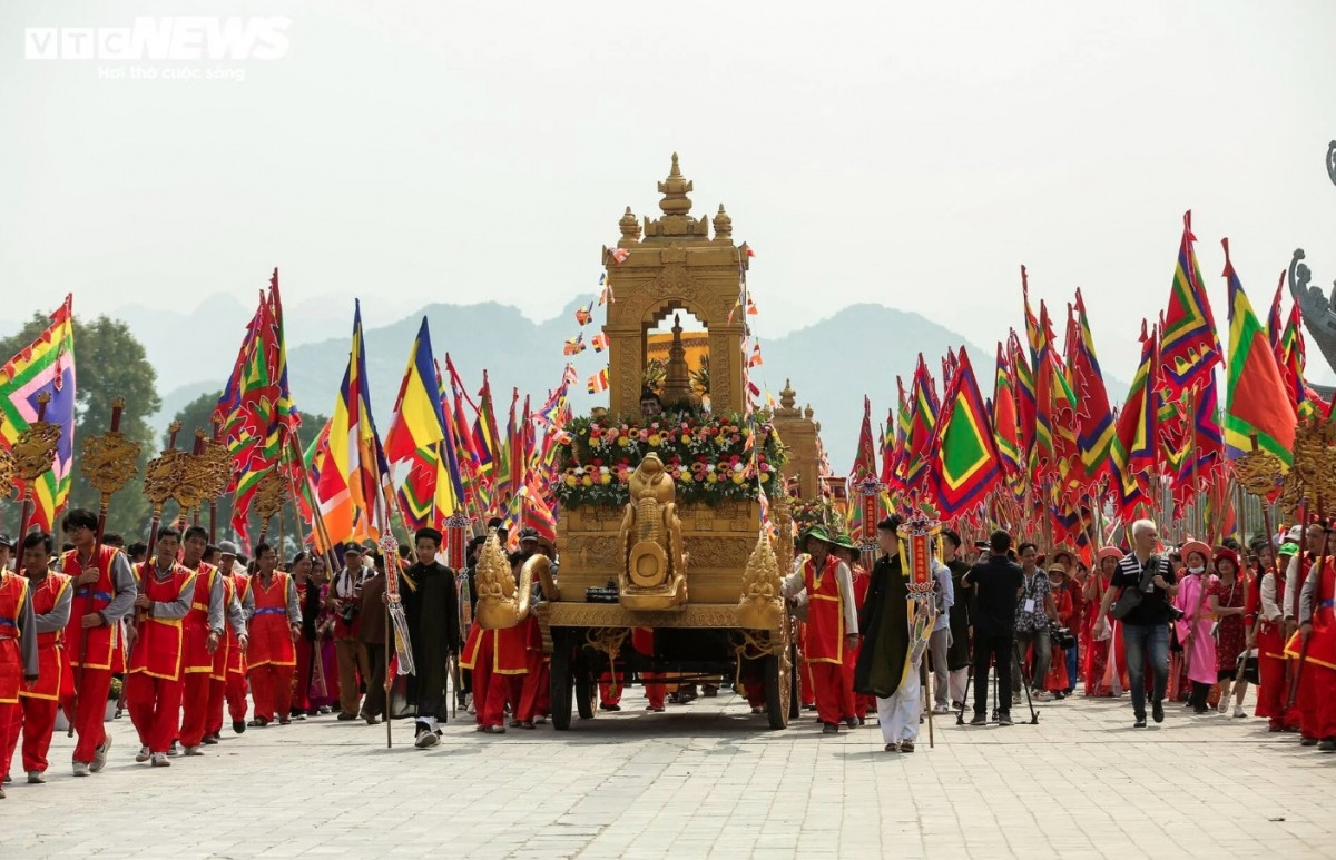 tam chuc pagoda festival opens with unique water procession ceremony picture 9