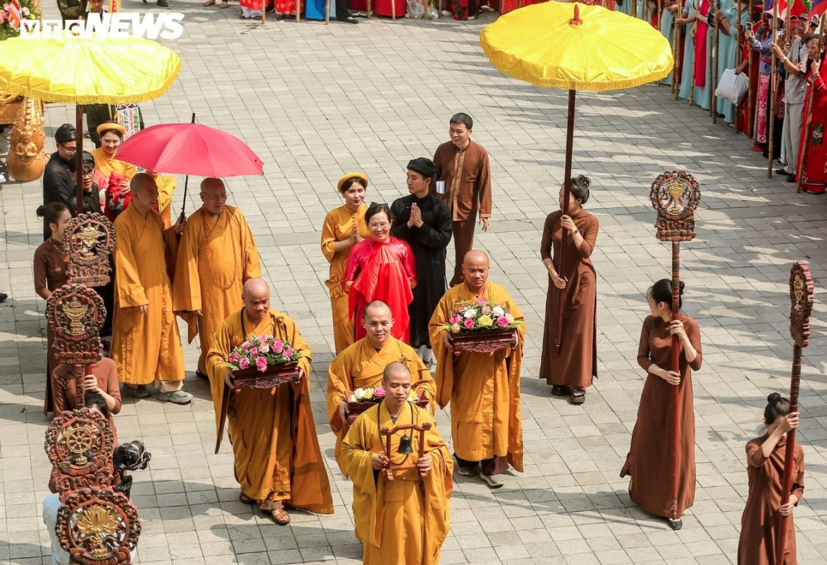 tam chuc pagoda festival opens with unique water procession ceremony picture 11