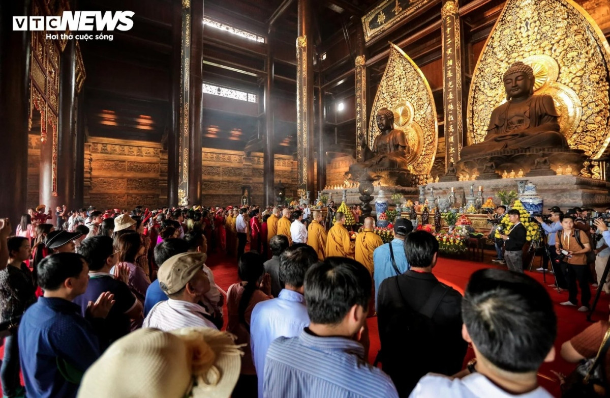 tam chuc pagoda festival opens with unique water procession ceremony picture 13