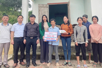 Trao gần 60 triệu đồng tới gia đình có 4 người con thiểu năng ở Hà Tĩnh