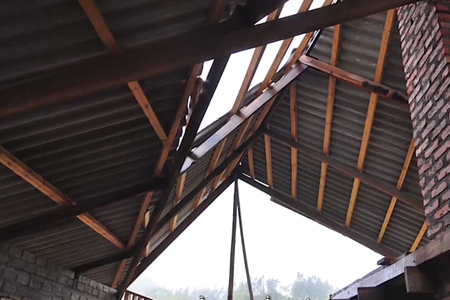 Vật liệu và công nghệ thích ứng với kiến trúc bản địa