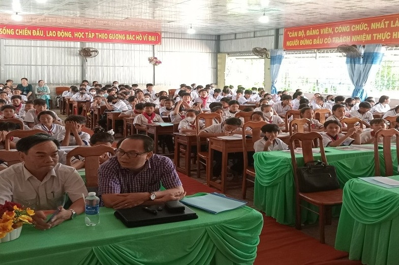 Cà Mau tăng cường hỗ trợ học sinh dân tộc nội trú tiếp cận pháp luật