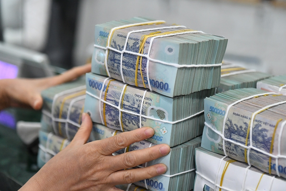Lãi suất ngân hàng 23/2/2024: Thêm nhà băng lớn bất ngờ tăng lãi suất huy động