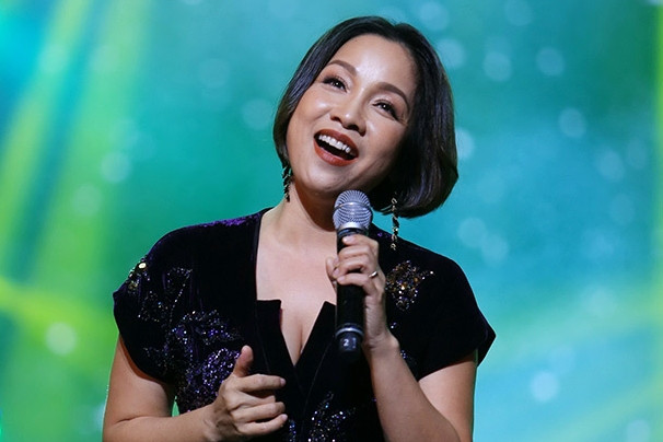 Đang đi ăn, Mỹ Linh bị quạt trần rơi trúng đầu là chuyện có thật