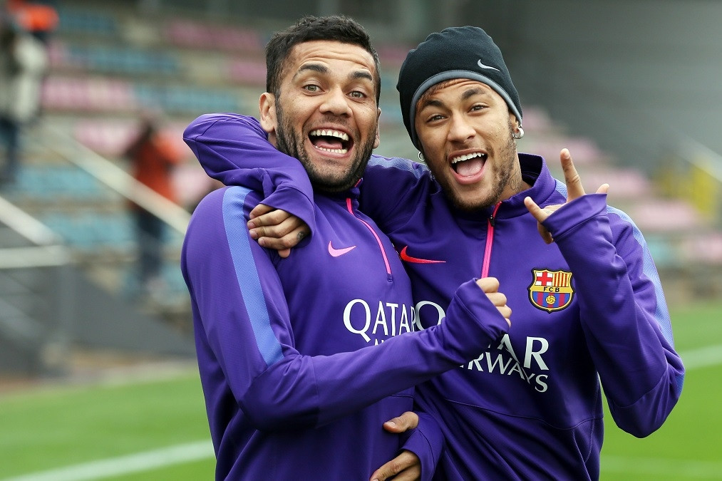 Neymar chi tiền giúp Dani Alves giảm nhẹ án tù vì bê bối tình dục