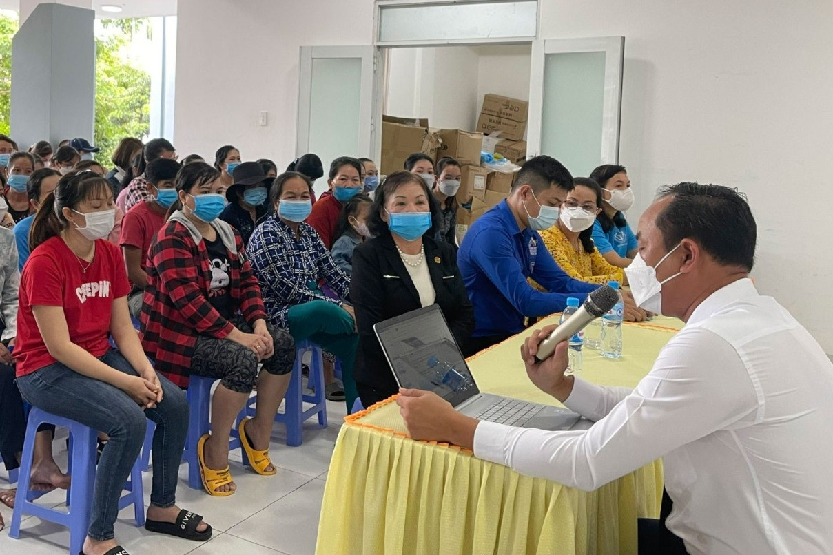 Người lao động Bình Dương tiếp cận pháp luật hiệu quả qua ứng dụng mạng xã hội