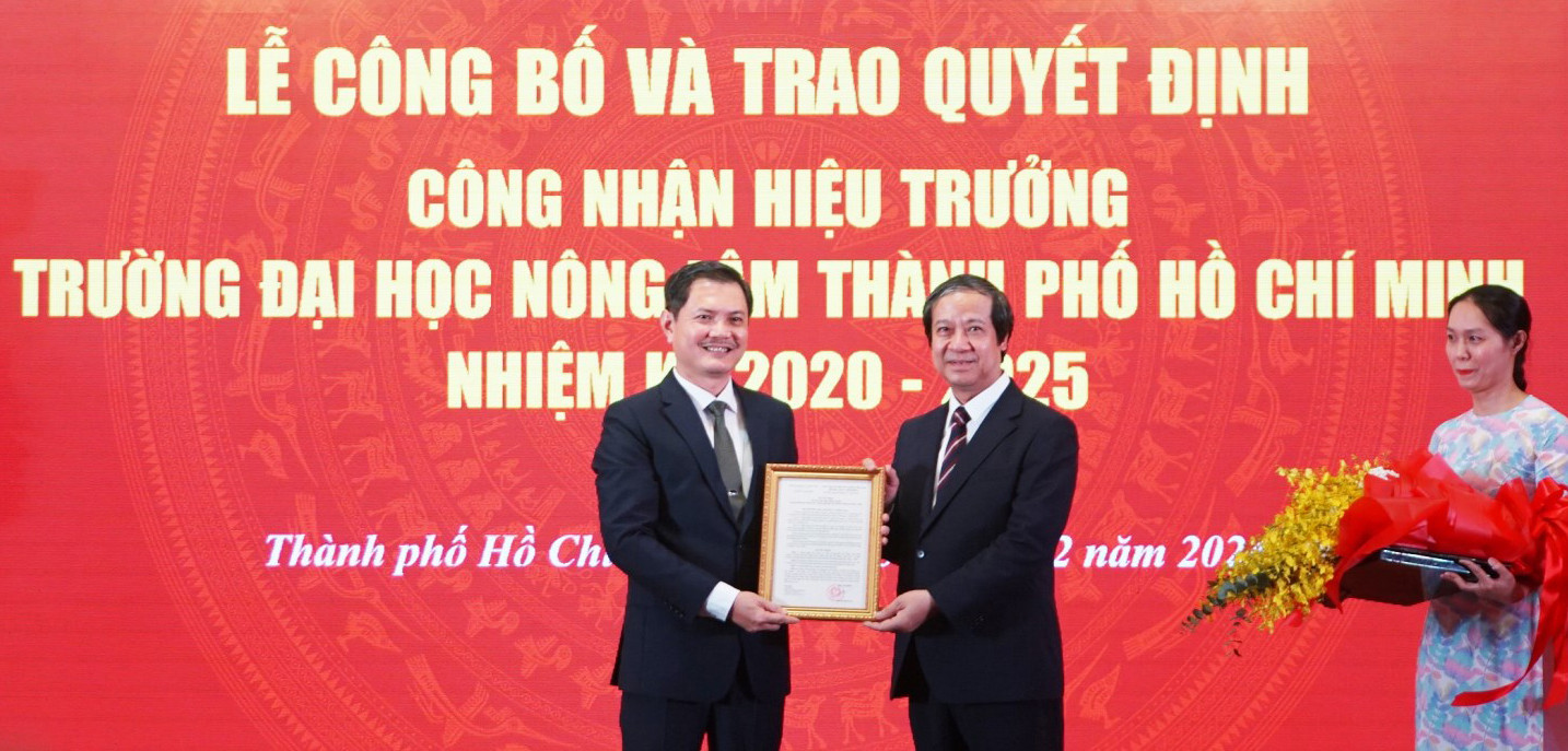 trao quyet dinh hieu truong 821.jpeg
