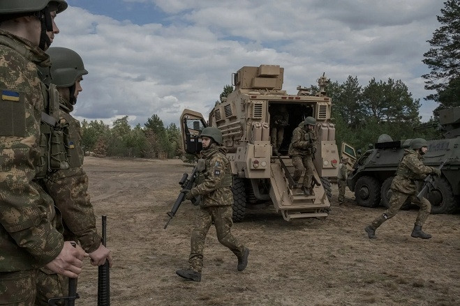 Ukraine muốn EU chuyển toàn bộ vũ khí hạng nặng, Đan Mạch gửi F-16 vào mùa hè