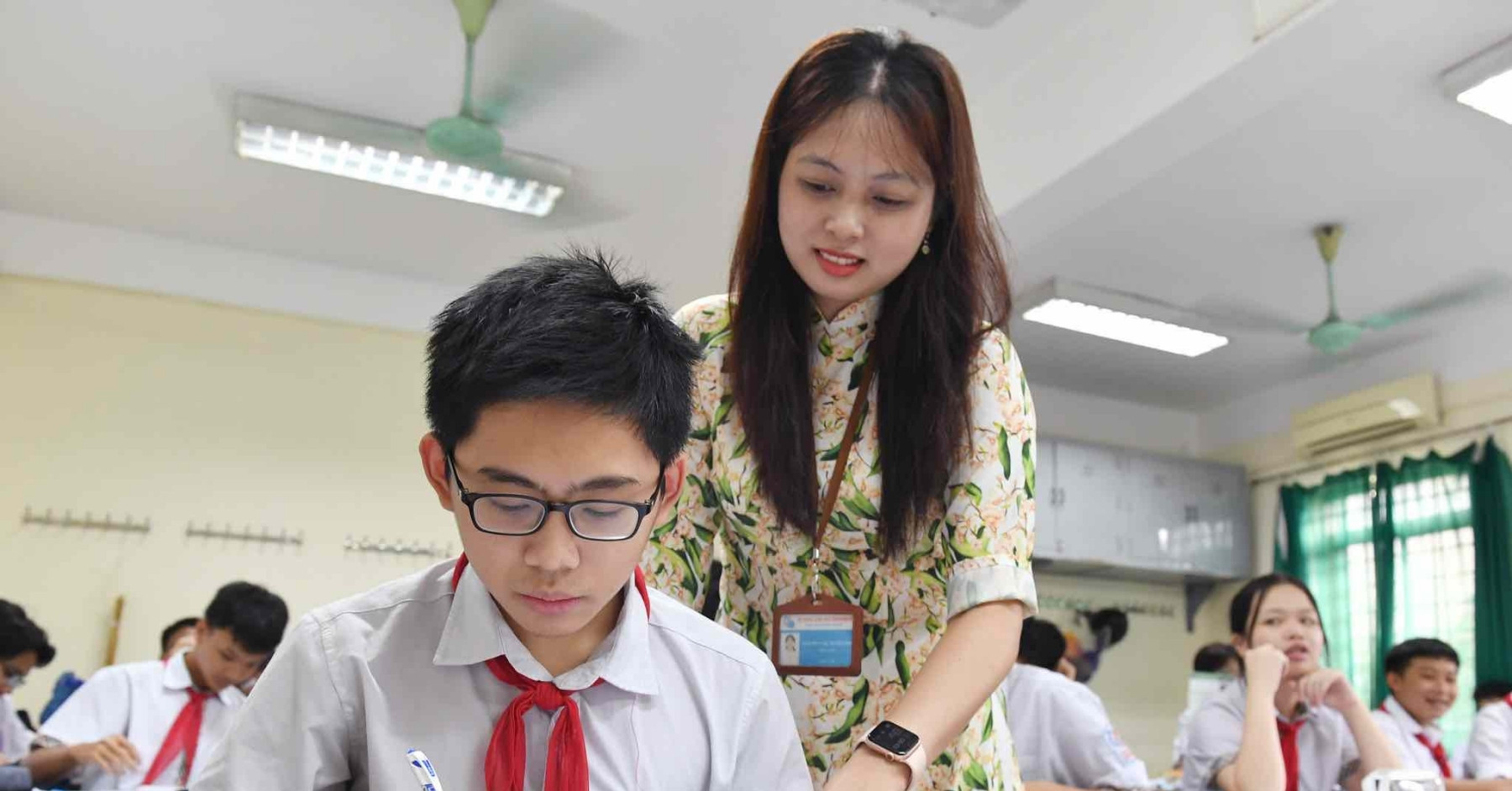 ‘Tiếng Anh là công cụ giao tiếp, không thể sử dụng đánh giá năng lực học sinh’