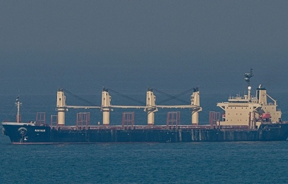 Mỹ nói tàu chở hàng bị Houthi tấn công sắp chìm xuống biển