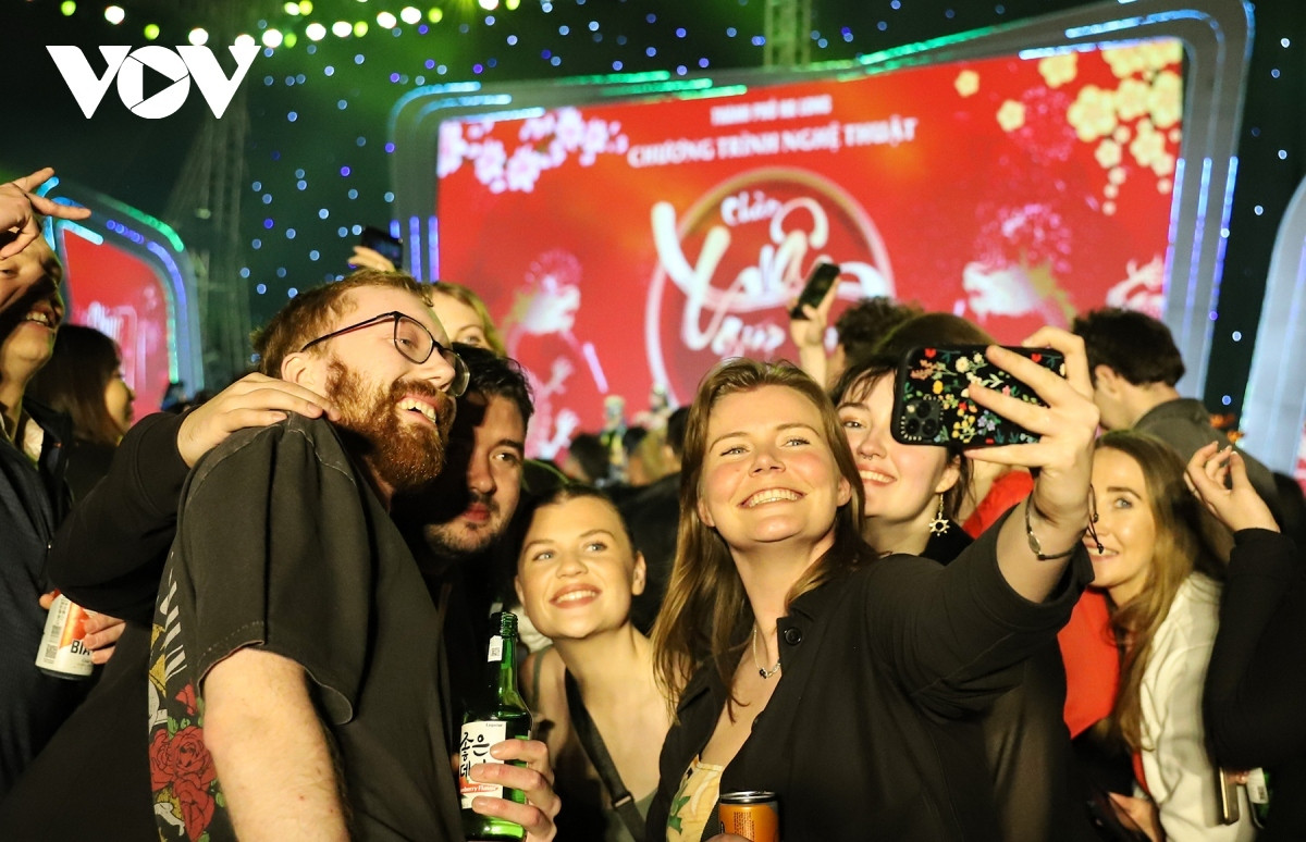 vietnam to offer long-stay visas to attract visitors from high-end markets picture 1