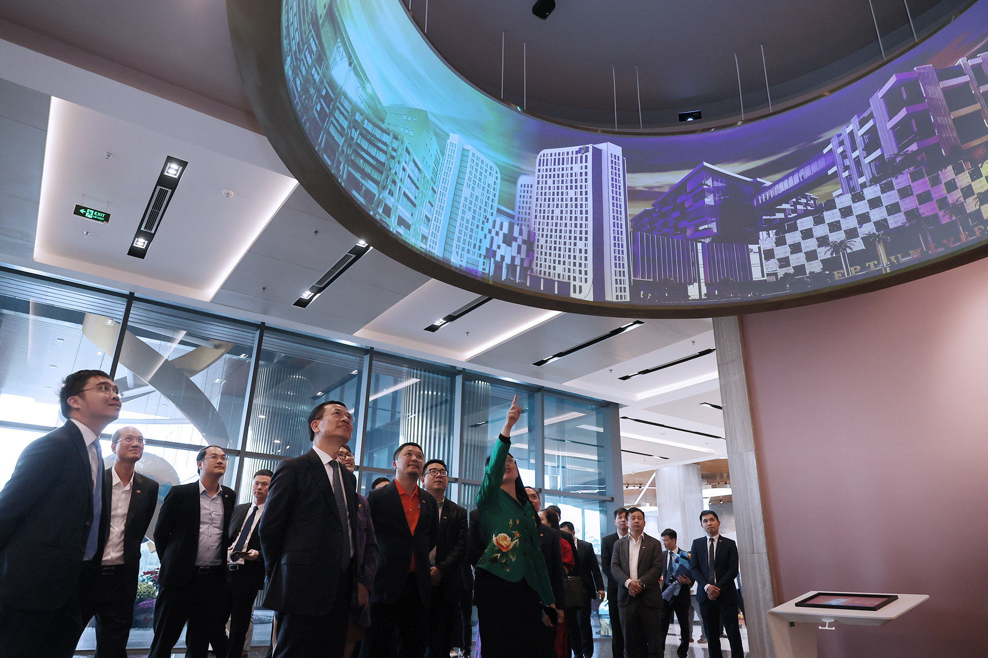 View - Phát biểu của Bộ trưởng Nguyễn Mạnh Hùng tại buổi gặp mặt FPT năm 2024