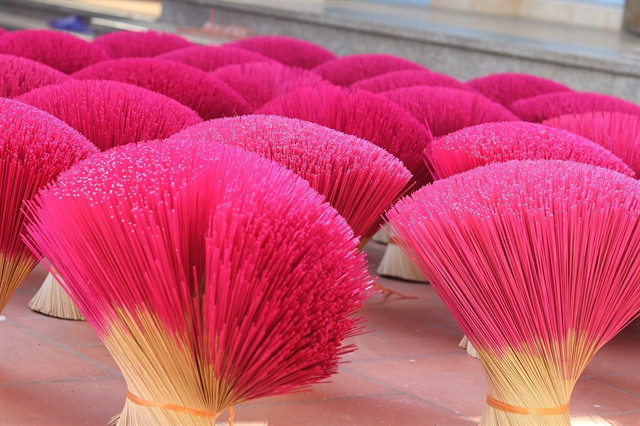 Dong Khe Village preserves traditional craft of making incense