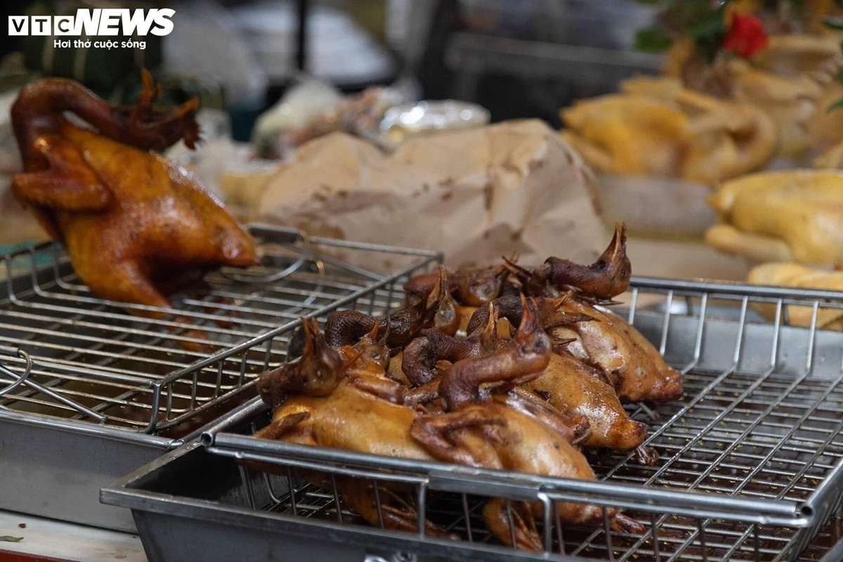 hanoi s market bustling for first full moon festival picture 8