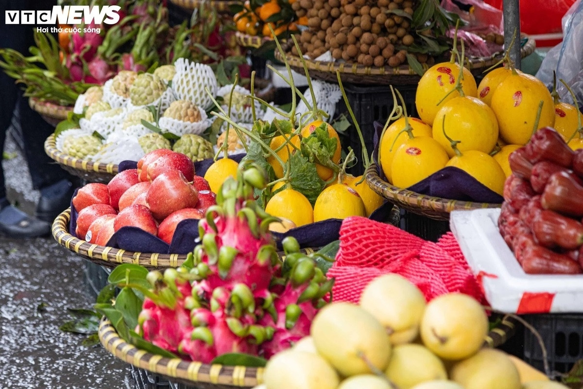 hanoi s market bustling for first full moon festival picture 11