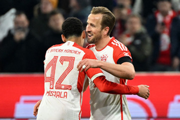 Harry Kane chói sáng, Bayern Munich thắng giải tỏa
