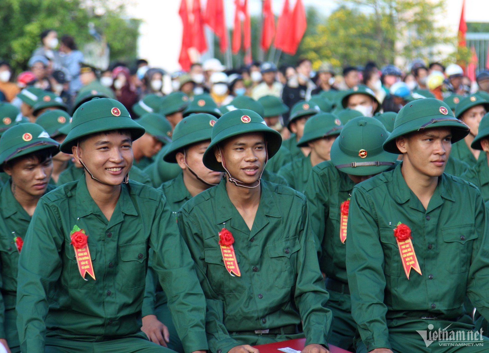 View - Bình Định: Gần 1.000 thanh niên có trình độ ĐH, CĐ lên đường nhập ngũ