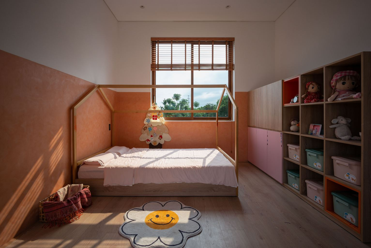 Phòng ngủ cho trẻ cũng luôn tràn ngập ánh sáng tự nhiên.