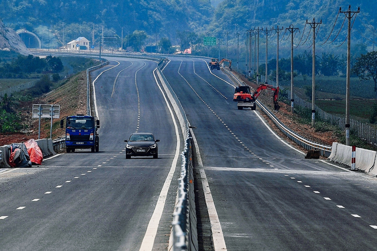 Cần thu hút đầu tư tư nhân nhìn từ &apos;cao tốc một làn&apos;