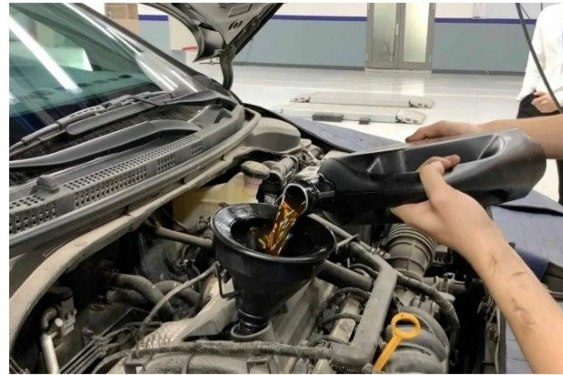 Có nên tự thay dầu cho xe?