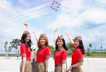 Tiếp viên hàng không Vietjet nổi bật tại Singapore Airshow 2024