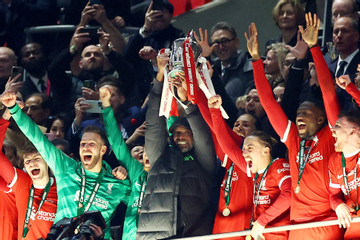 Van Dijk hóa người hùng, Liverpool vô địch cúp Liên đoàn Anh
