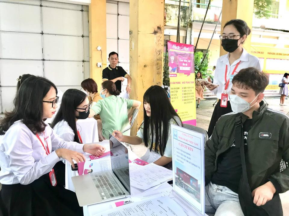 Vietnam's labor market soars with 51.7 million employed in Q1