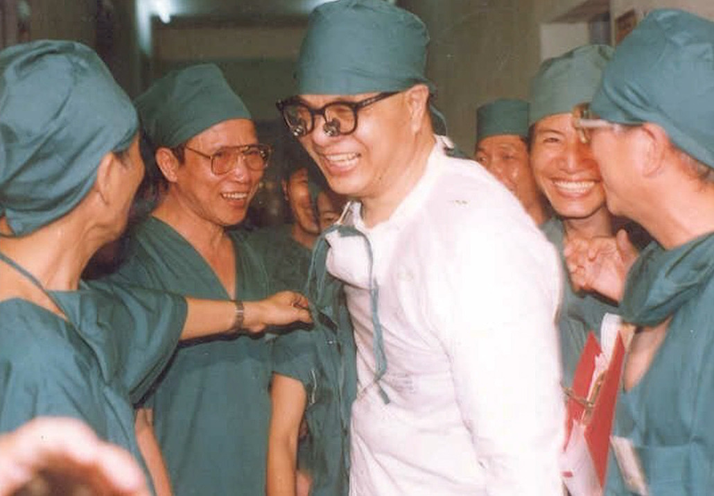 Những bức ảnh lịch sử của ngành y Việt Nam anh gs chue sue lee 1654336924 4774 1654337091.jpeg