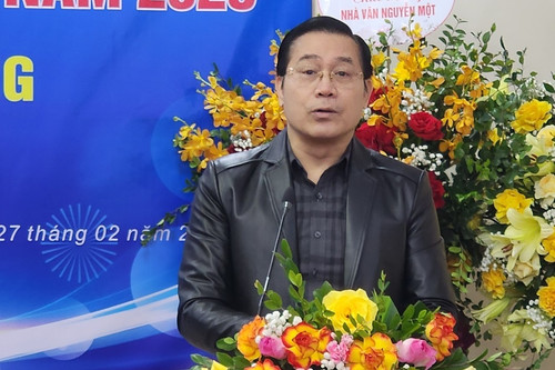 Dòng thơ lục bát 'sex thiền' đoạt giải thưởng Hội Nhà văn Việt Nam 2023