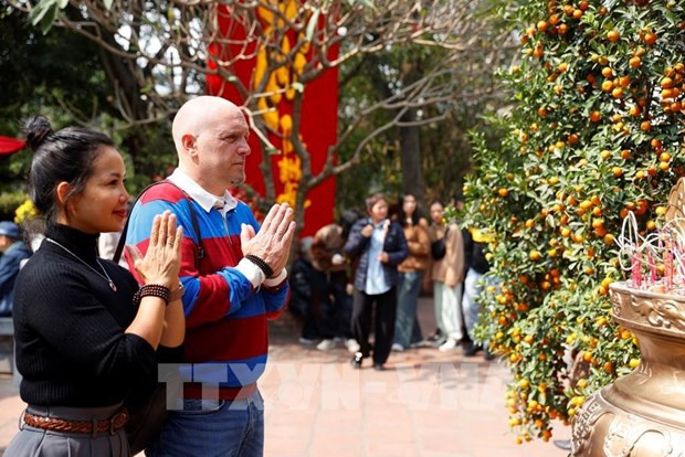 Expansion of visa exemption policy conducive to Vietnam tourism: expert hinh anh 1