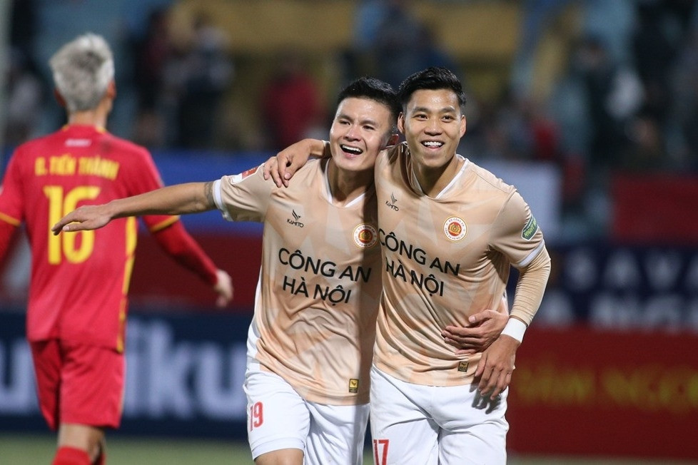 HLV Kiatisuk nói về cách 'giải mã' Thanh Hóa, đưa Công an Hà Nội lên nhì bảng