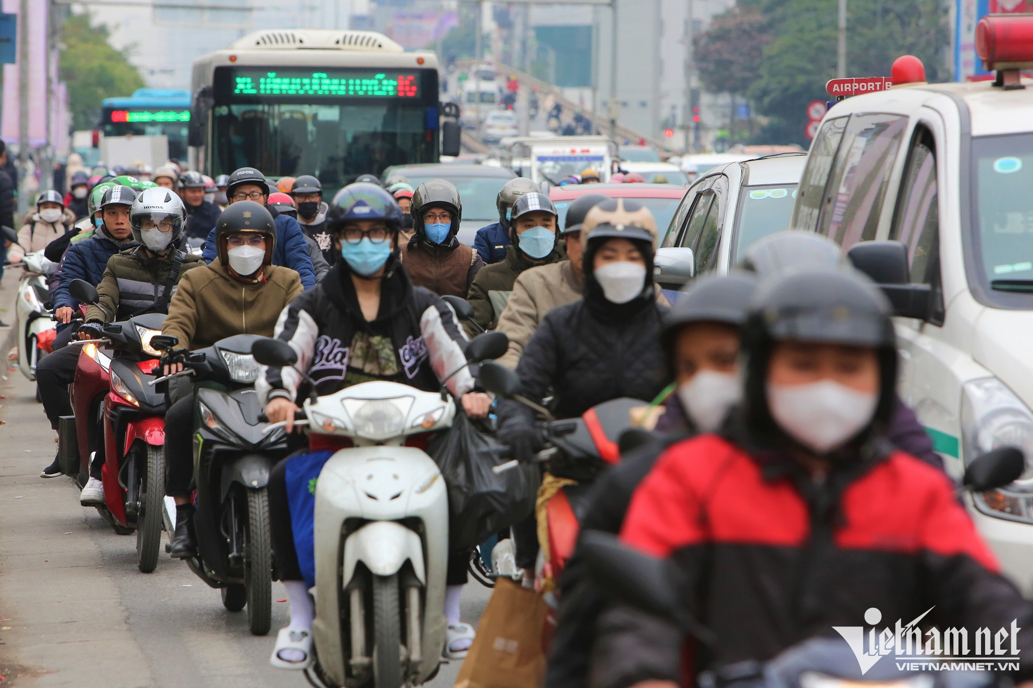 traffic hanoi tet.jpg