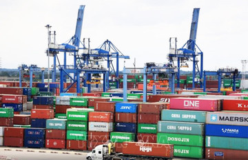 Thousands of shipping containers stranded at HCM City ports