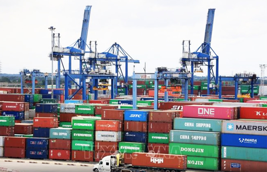 Thousands of shipping containers stranded at HCM City ports