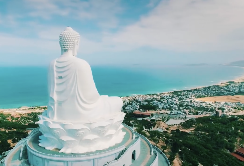 Loạt thắng cảnh nổi tiếng đất võ vào chặng đua ‘Grand Prix of Binh Dinh’ trailer 1.png