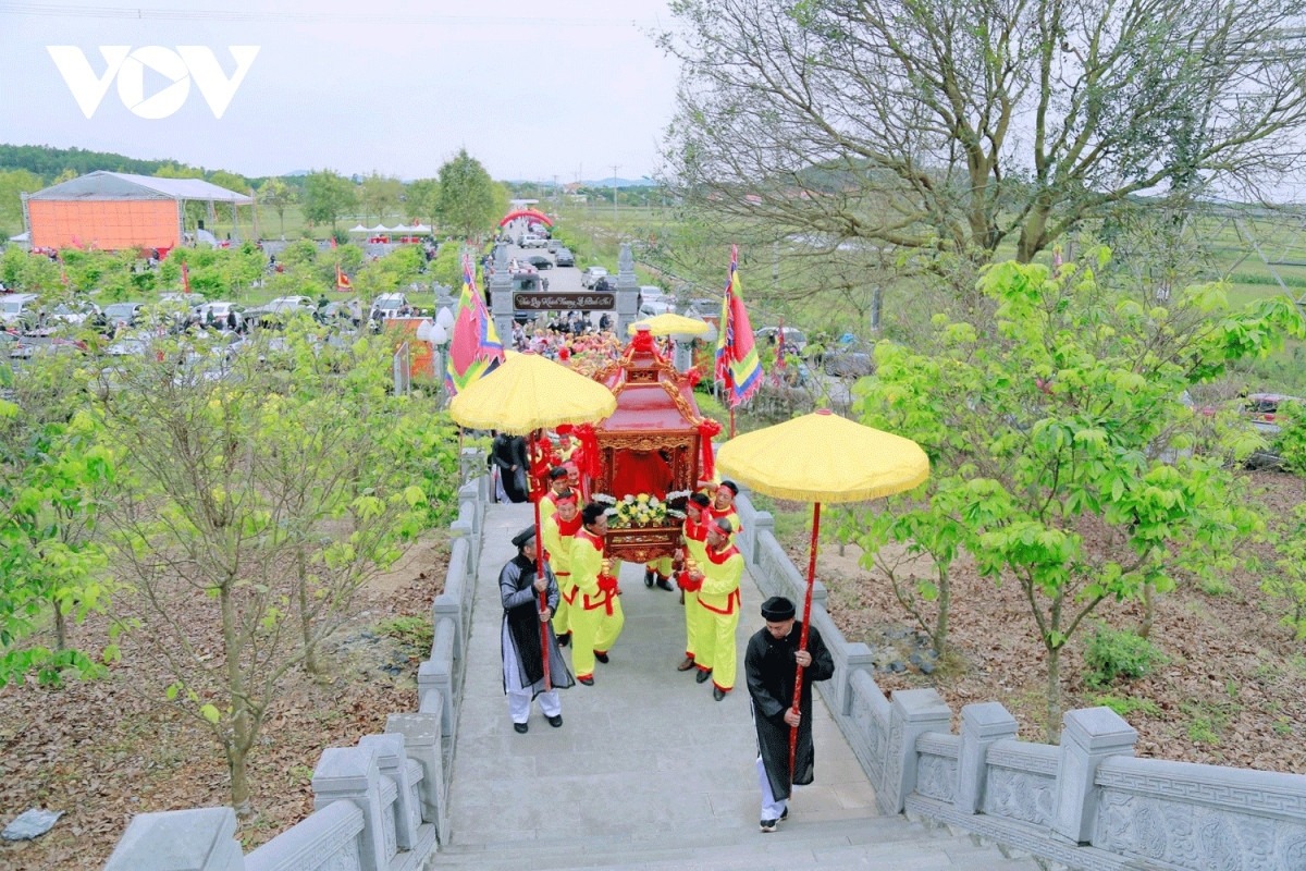 tran dynasty s thai mieu temple festival 2024 opens picture 5