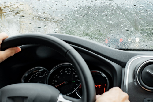 Cách dùng ô tô hiệu quả nhất vượt qua mùa mưa phùn ẩm ướt