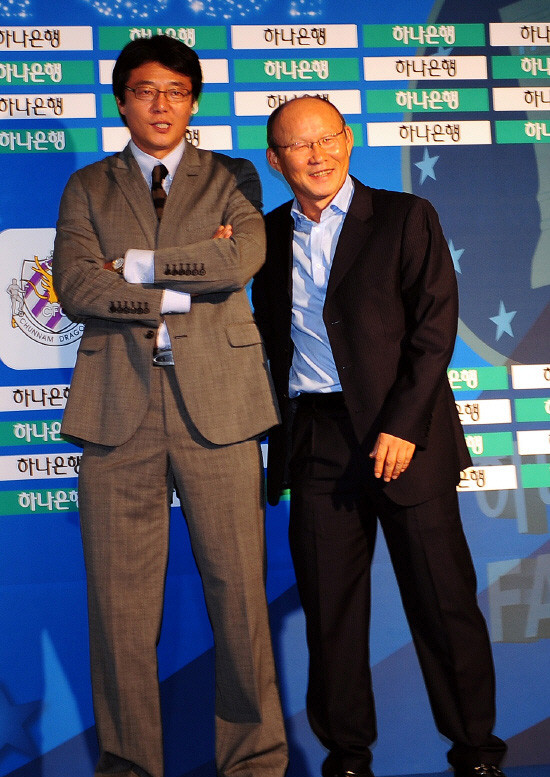 park hang seo vs hwang sun hong.jpg