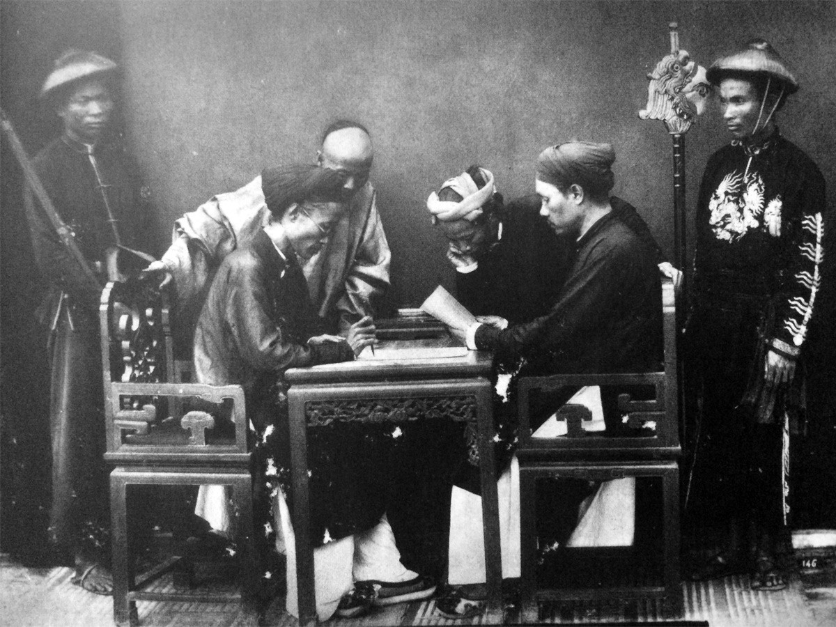 quan lai phong kien.jpg