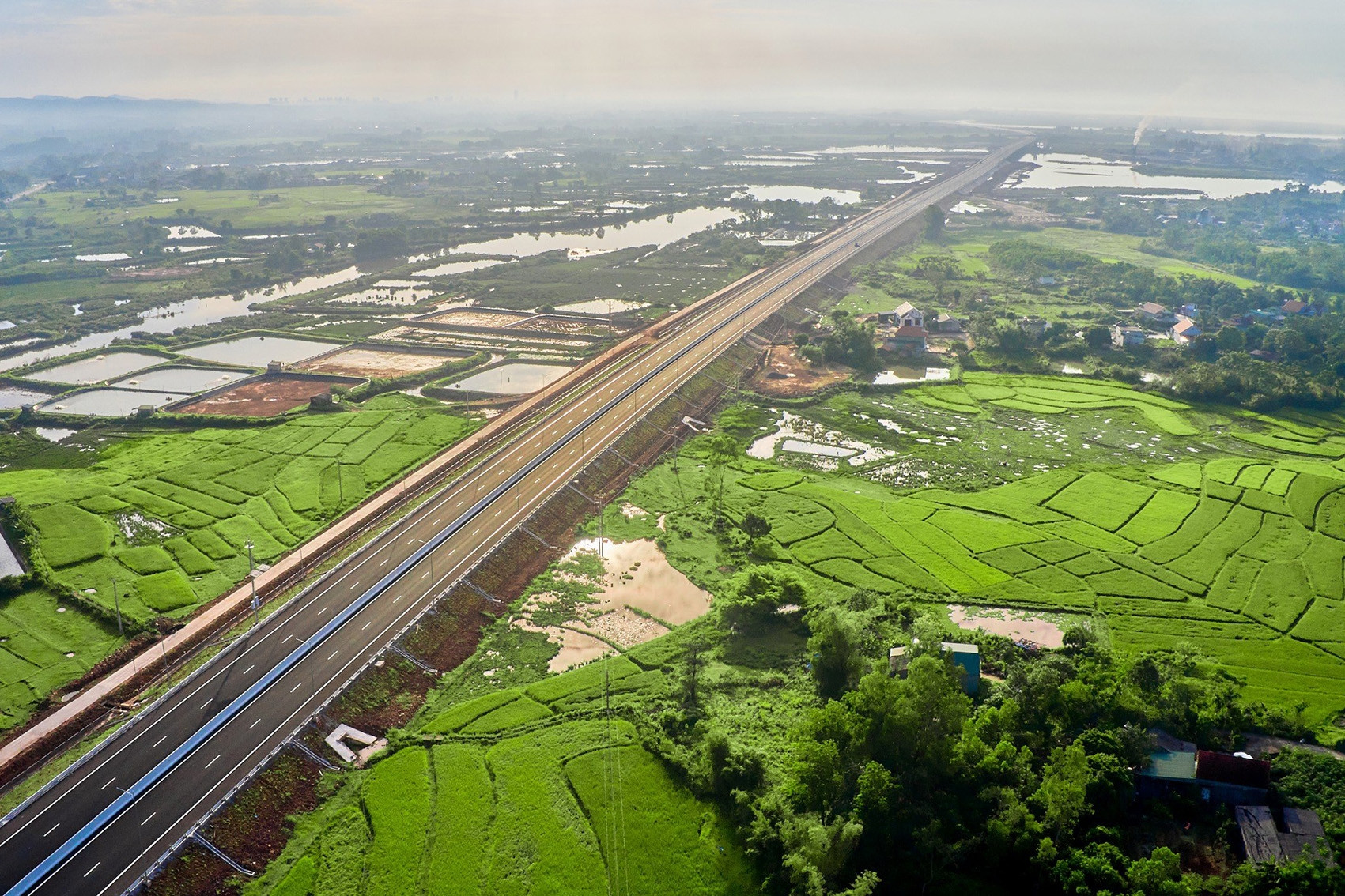 Hàng loạt bất tiện ở 3 tuyến cao tốc không trạm dừng nghỉ tại Quảng Ninh